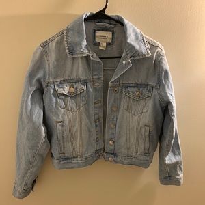 Light washed cropped jean jacket.